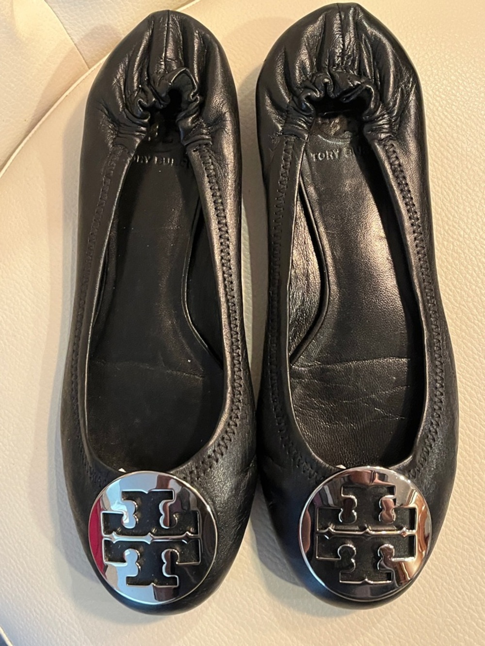 Tory Burch Black Leather Logo Round-Toe Ballet Flats MINT Size 8.5 - Picture 3 of 11